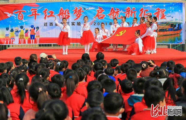 霍元甲和慈禧的保镖比武，2招就转身离去，知情者：对方纹丝未动